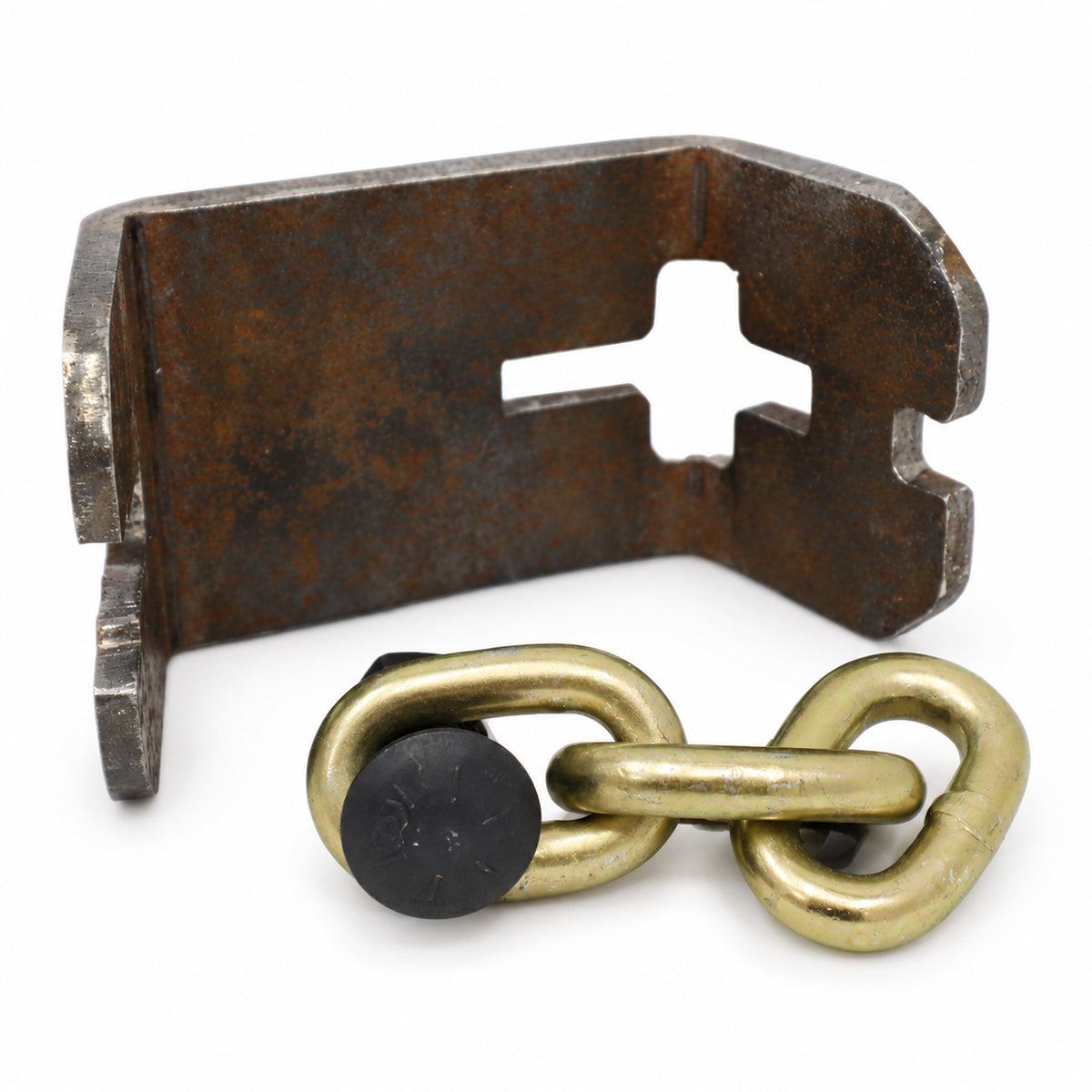 Rear of the Wyatt T-post hanger with the Grade 70 chain and black Grade 8 carriage bolt head
